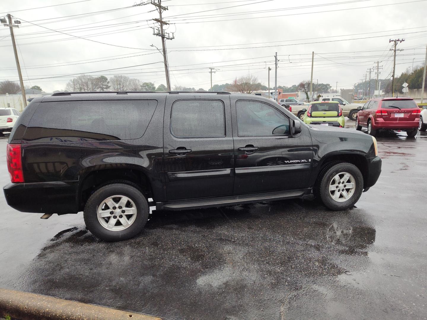 2007 Black GMC Yukon XL (1GKFK16337J) , located at 5700 Curlew Drive, Norfolk, VA, 23502, (757) 455-6330, 36.841885, -76.209412 - Photo#17